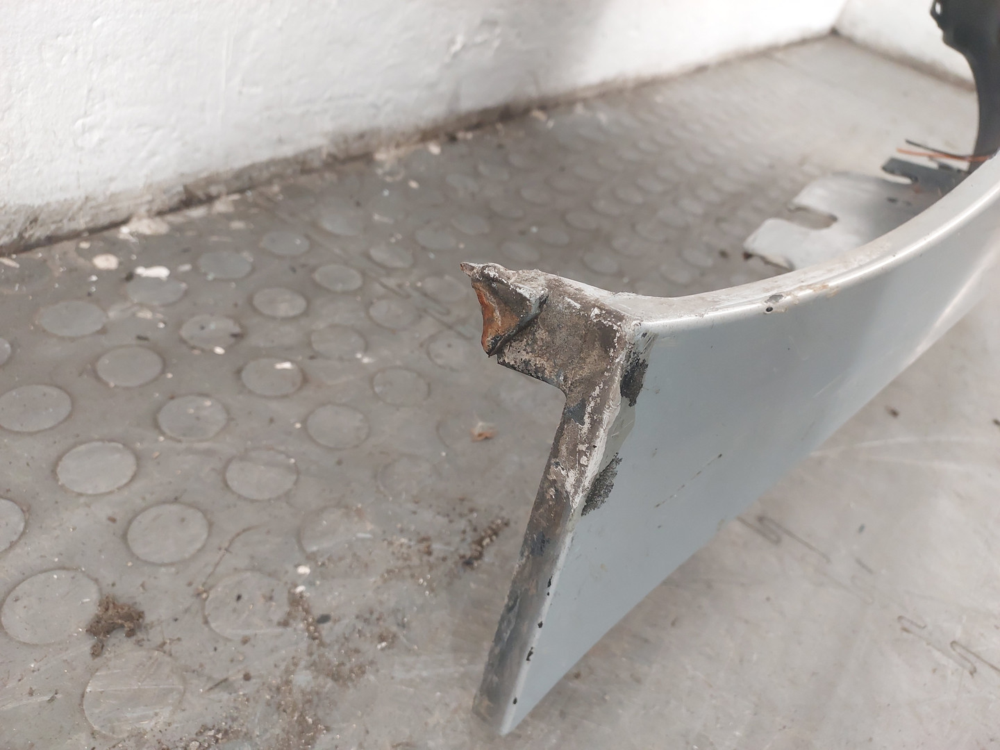 Крыло переднее левое