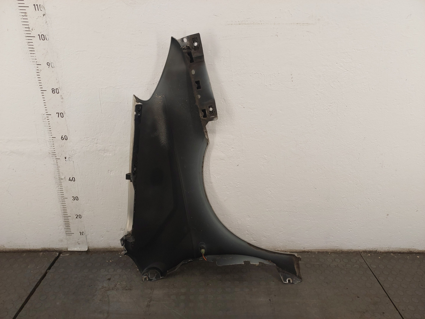 Крыло переднее левое