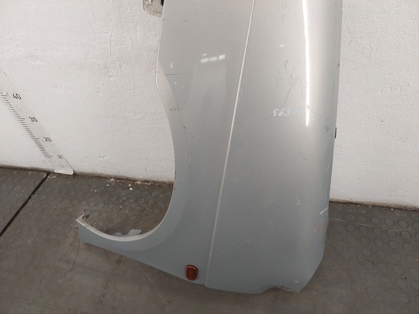 Крыло переднее левое