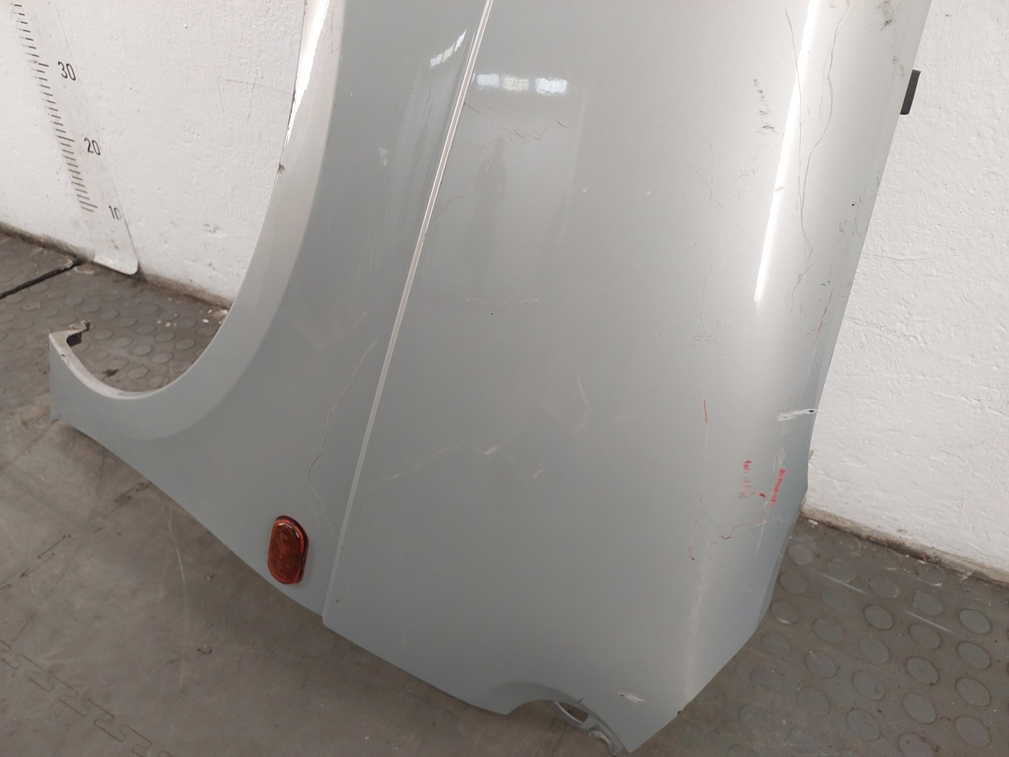 Крыло переднее левое