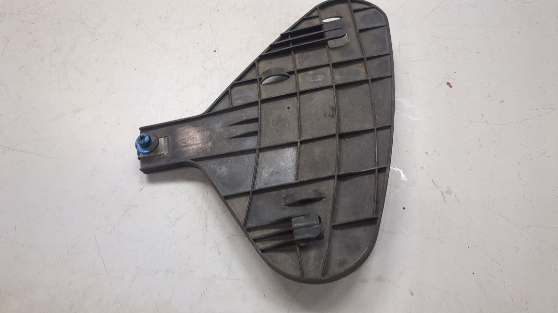 Кронштейн фар правый