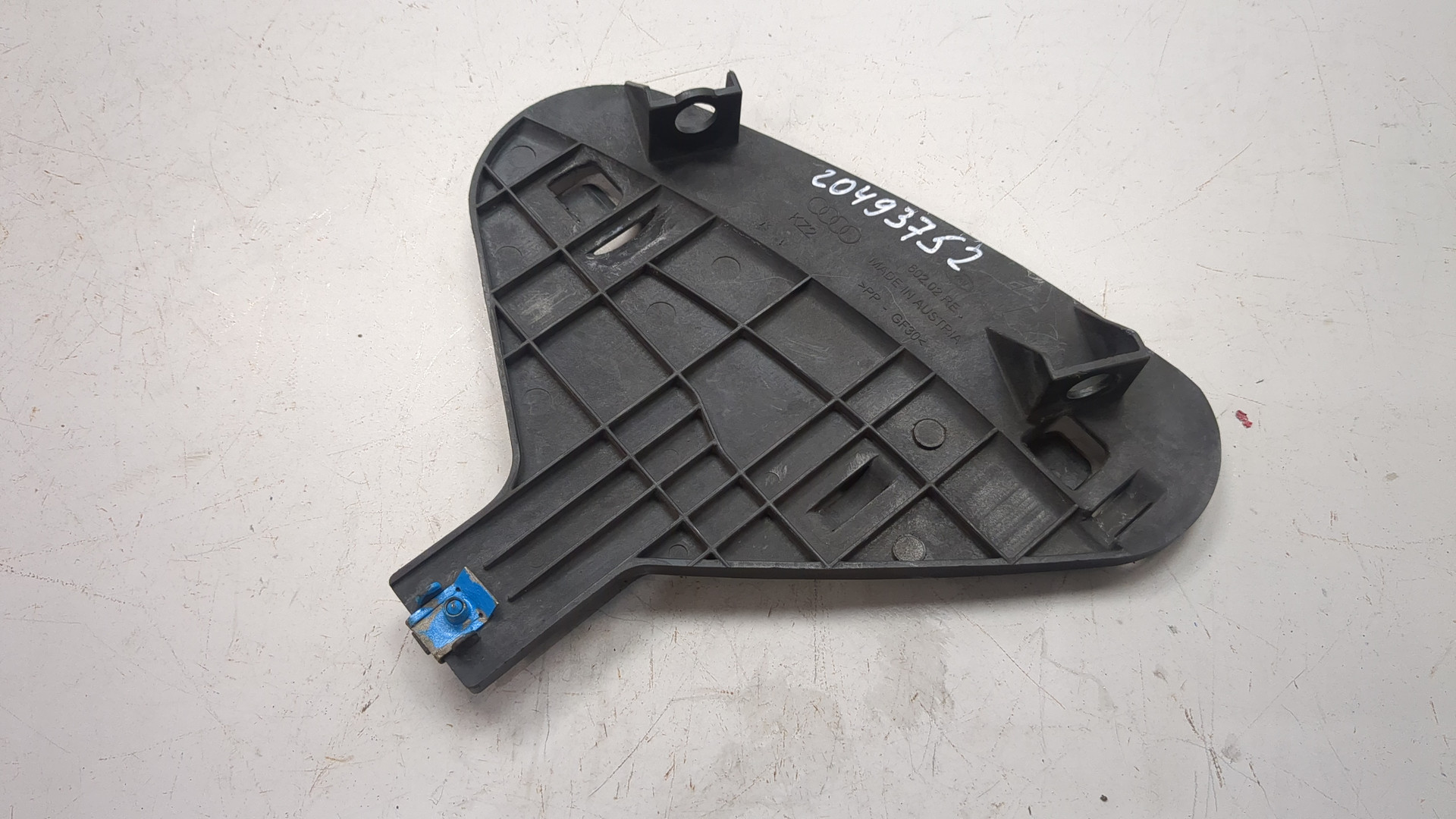 Кронштейн фар правый