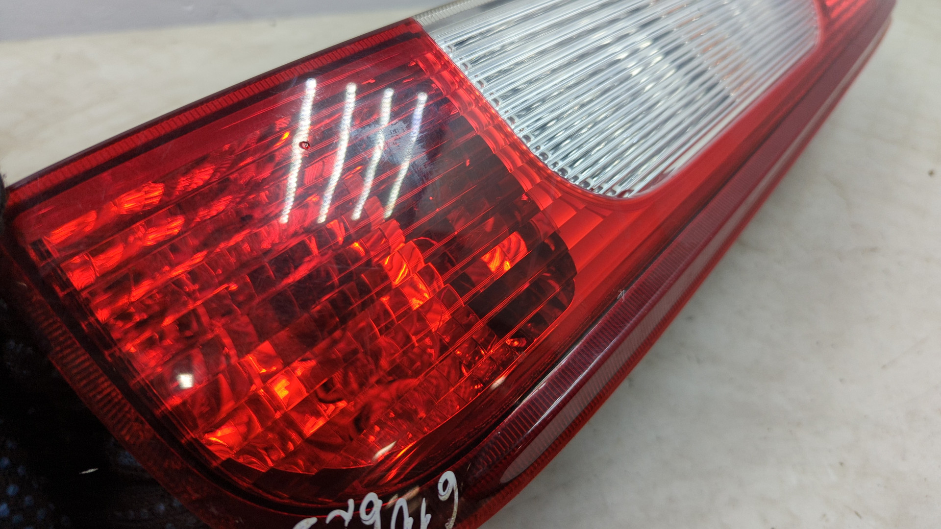 Фонарь задний правый