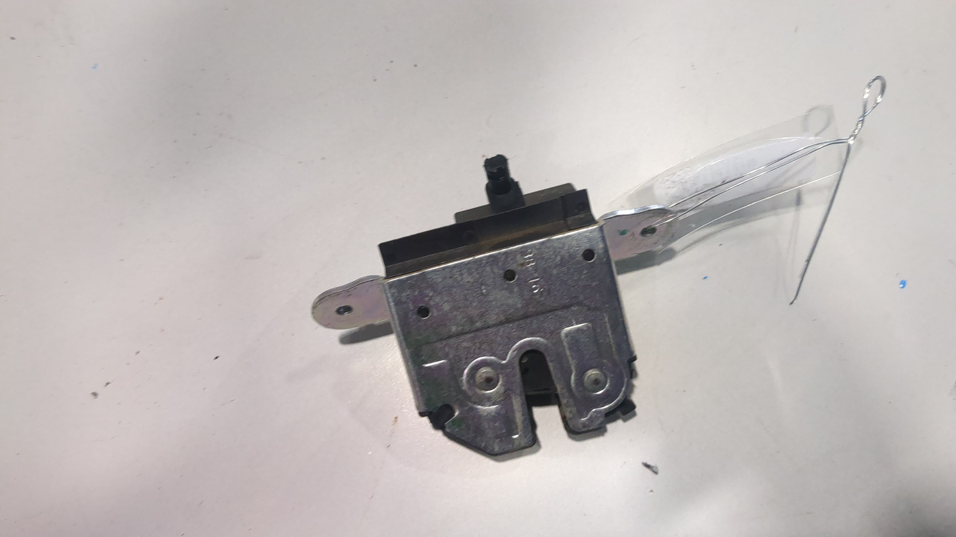 Замок багажника