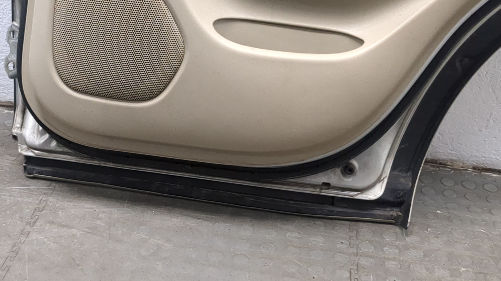 Дверь задняя правая