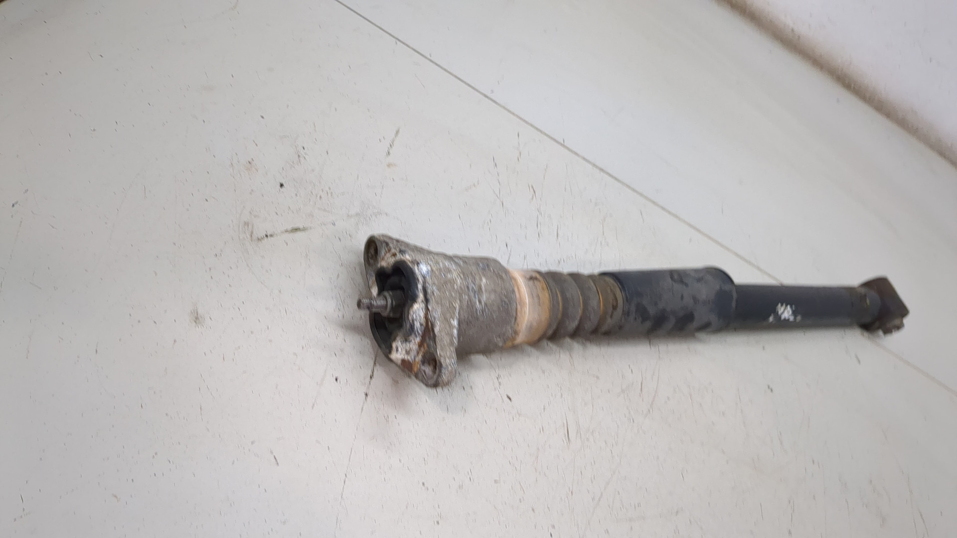 Амортизатор задний (стойка)