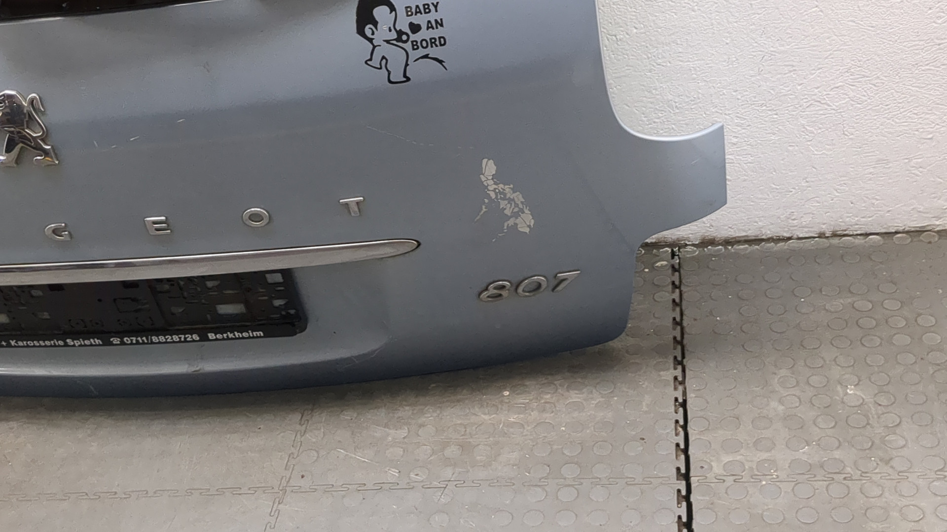 Дверь багажника