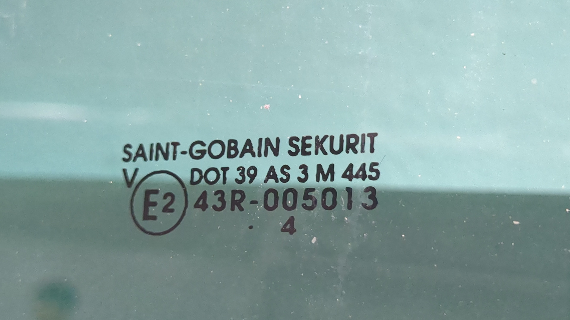 Дверь багажника