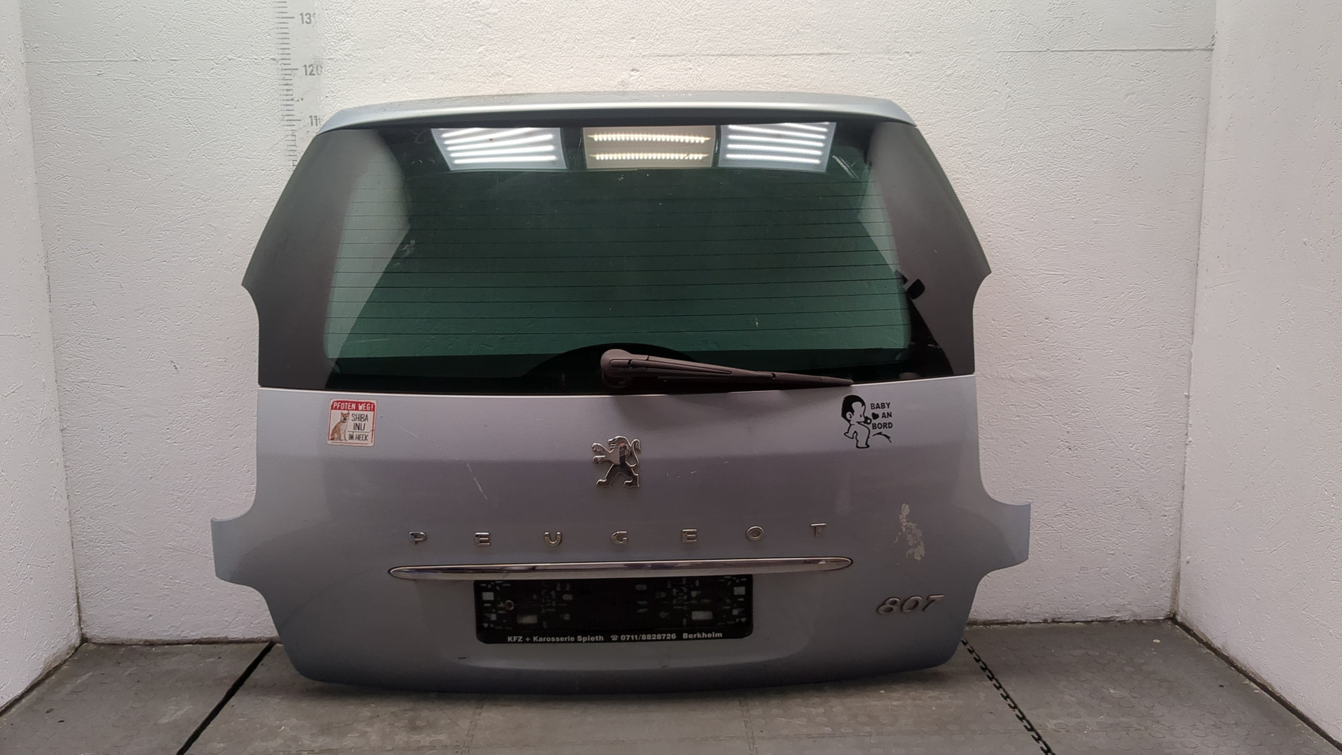 Дверь багажника