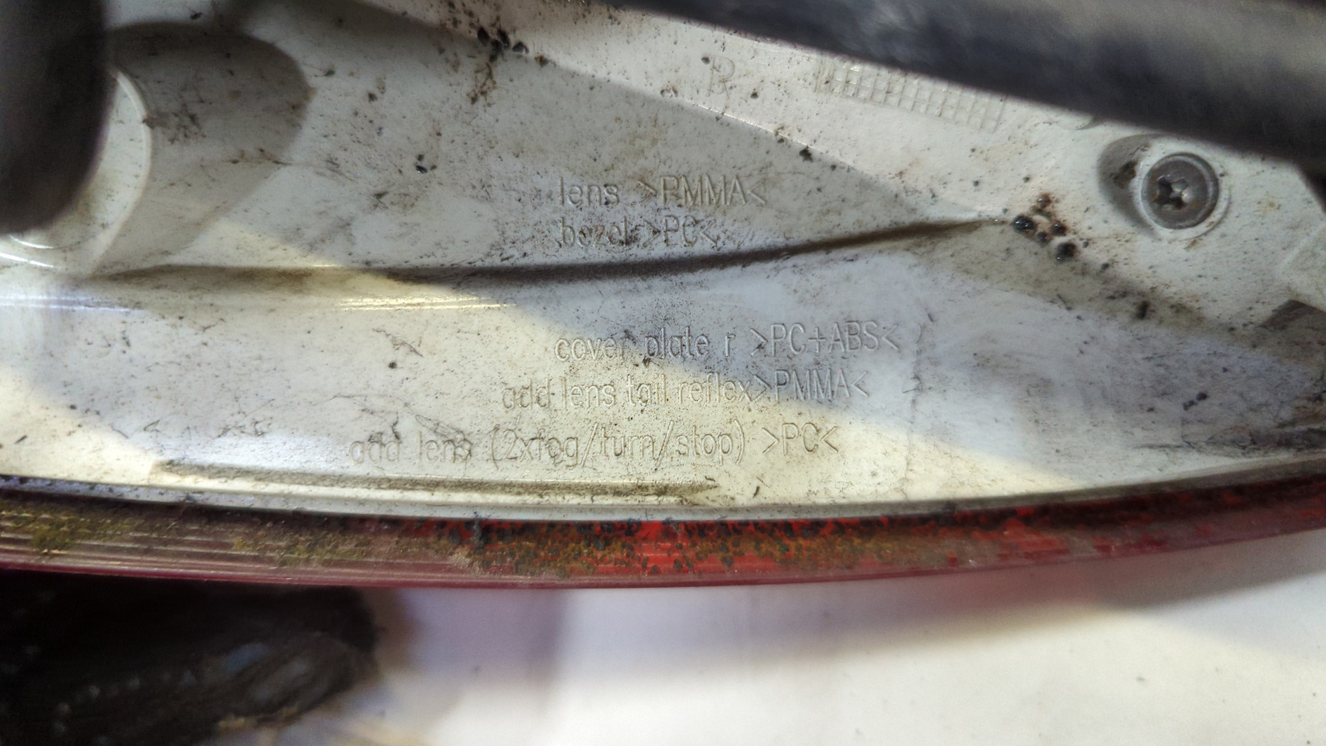 Фонарь задний правый