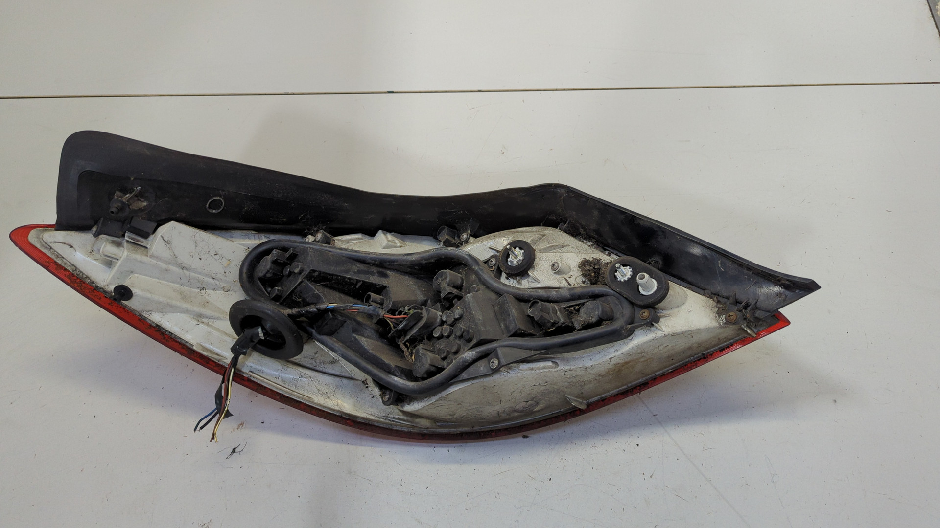 Фонарь задний правый