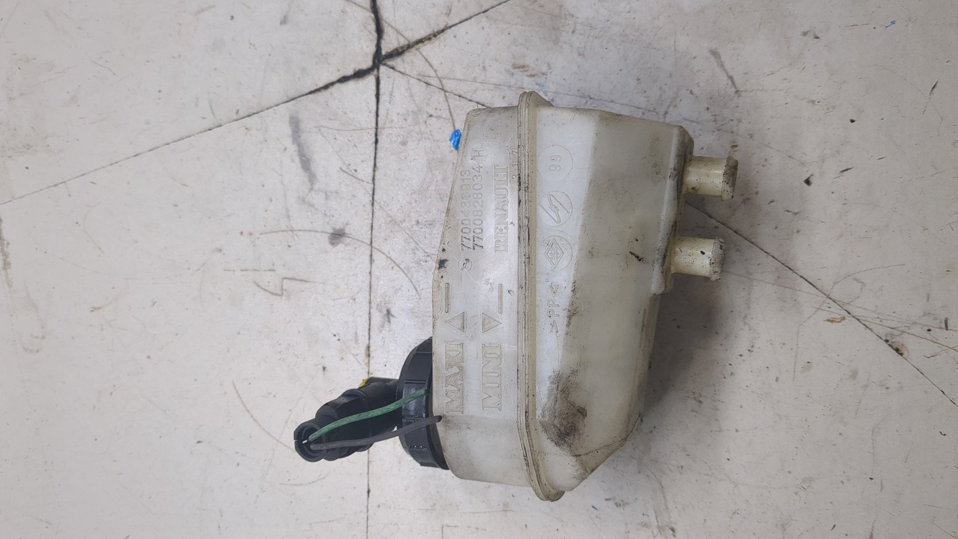 Бачок главного тормозного цилиндра