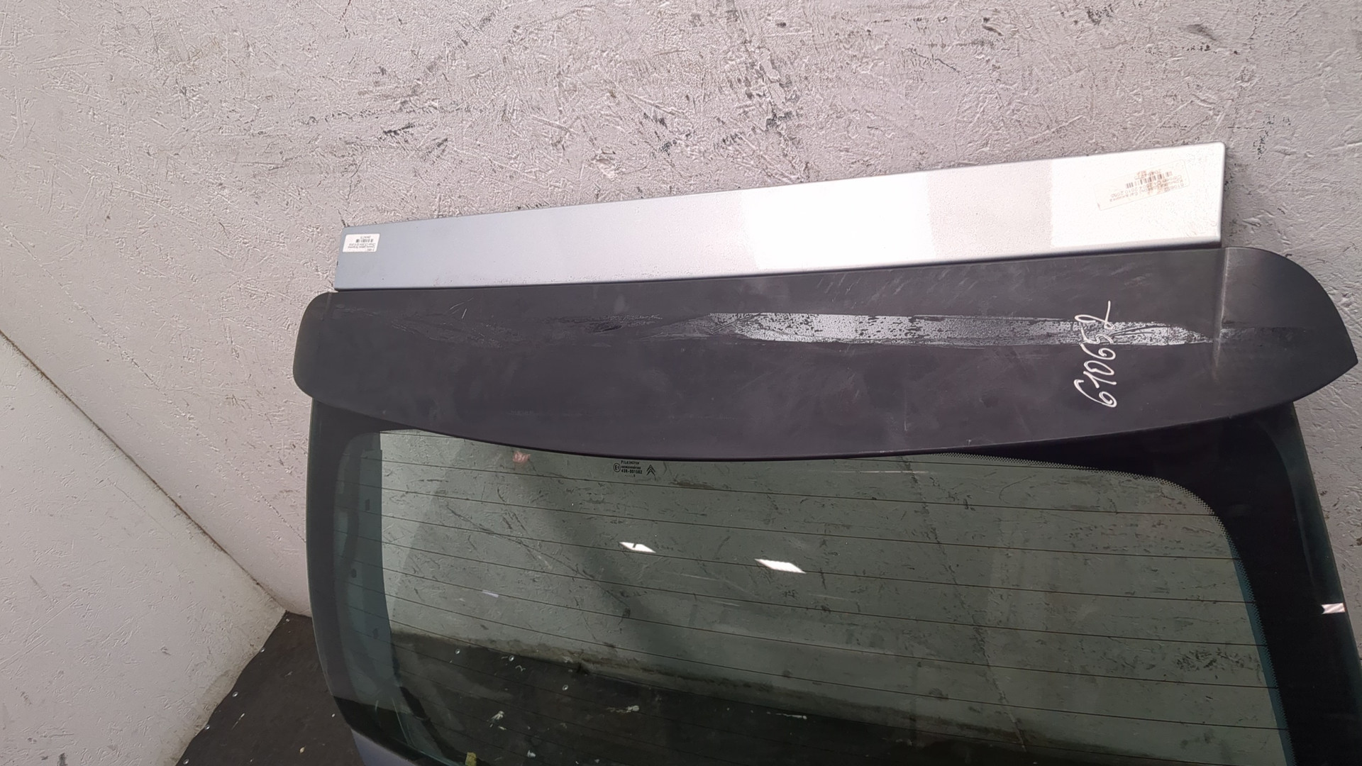 Дверь багажника