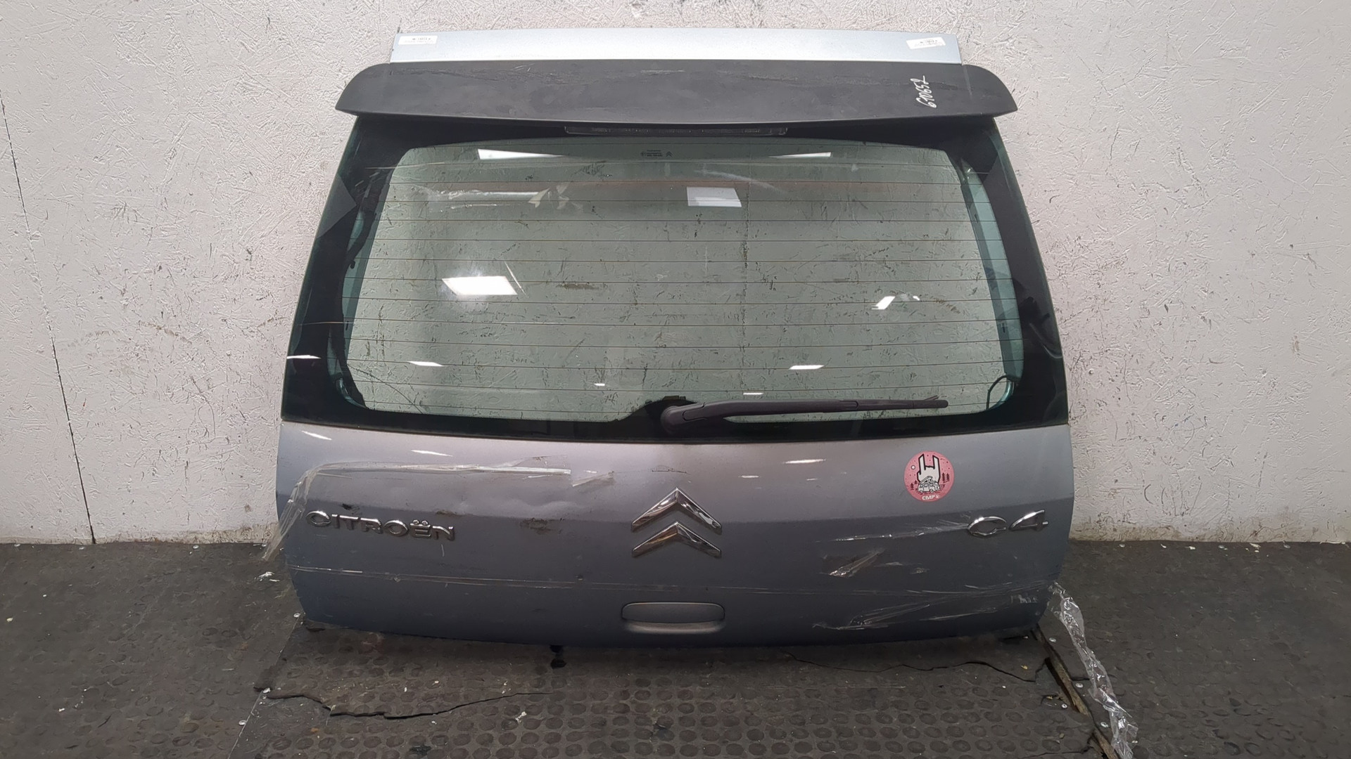 Дверь багажника