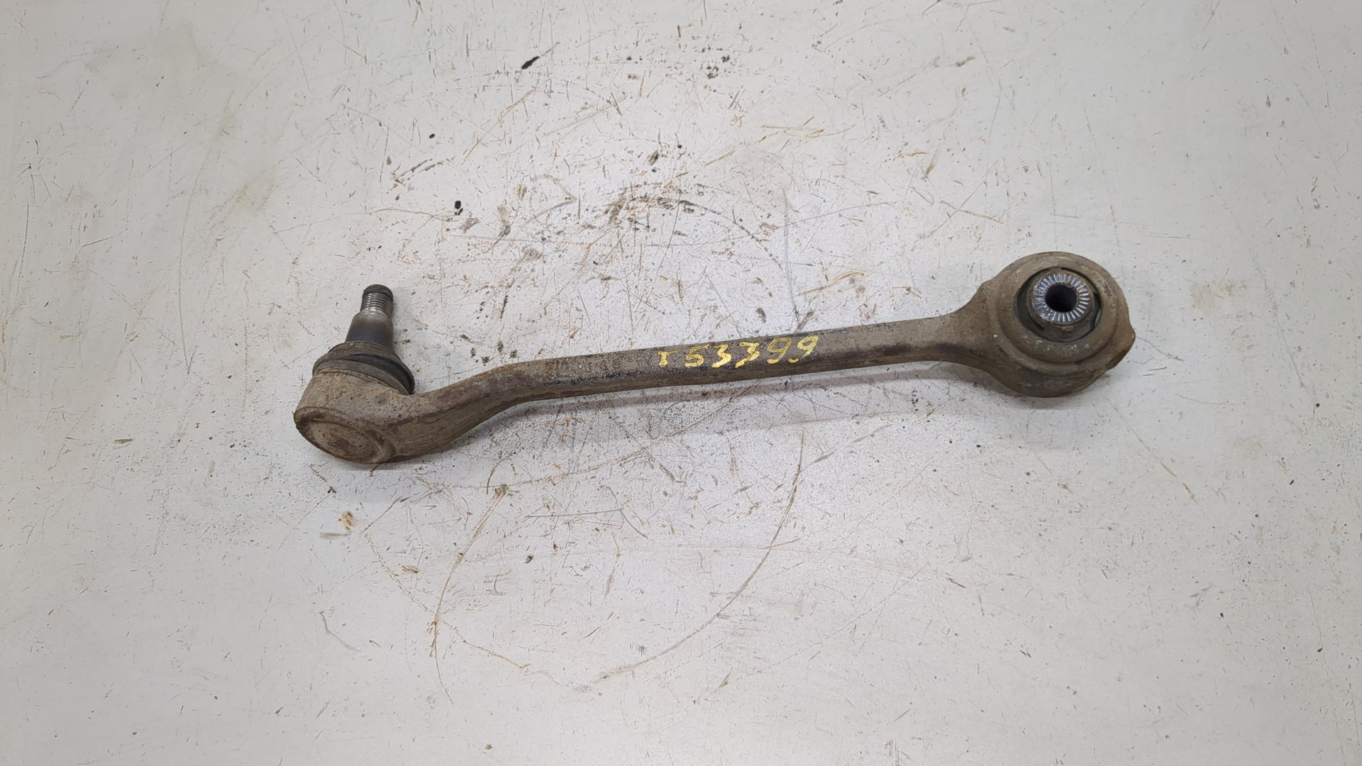 Рычаг передний правый