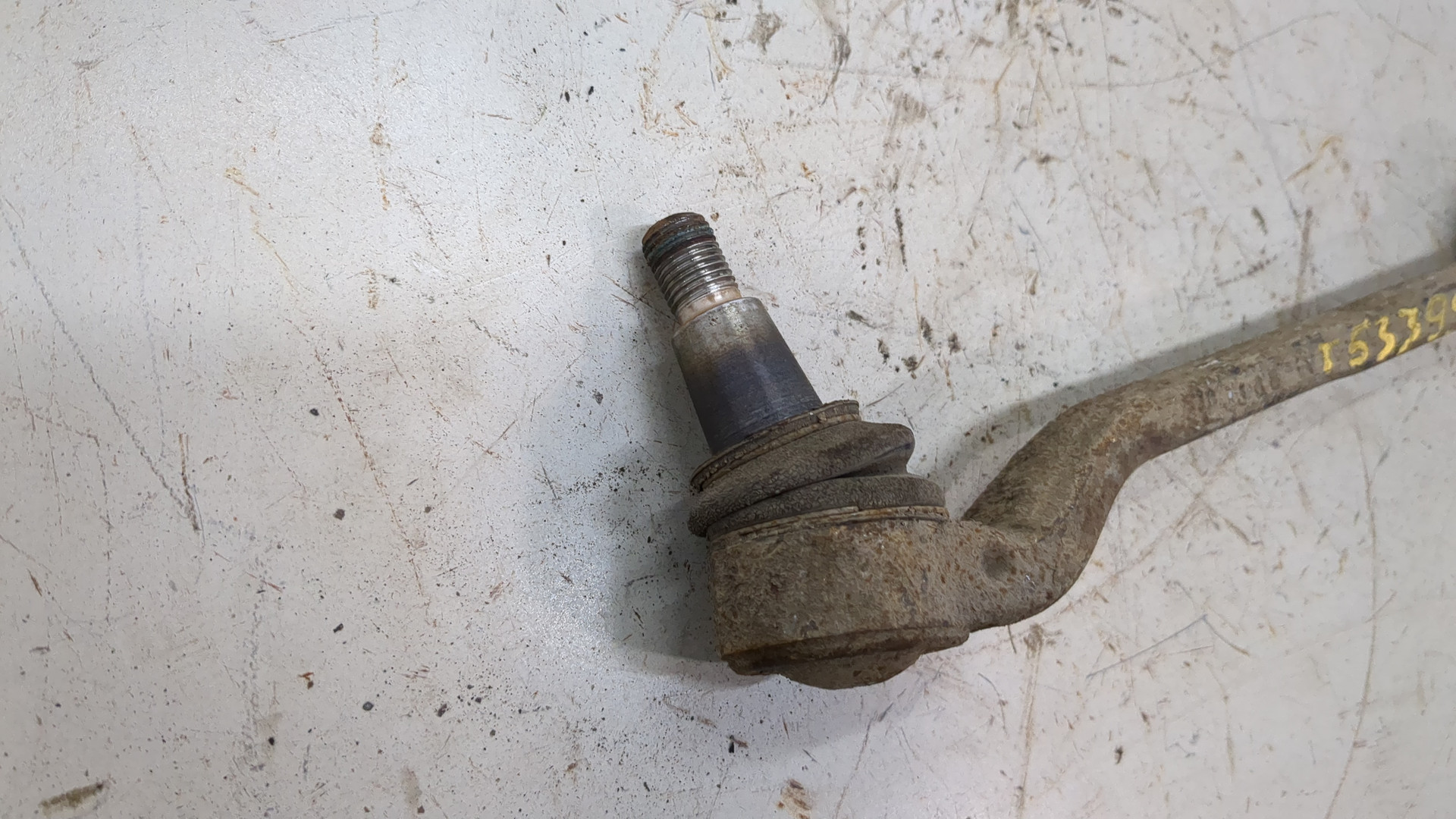 Рычаг передний правый