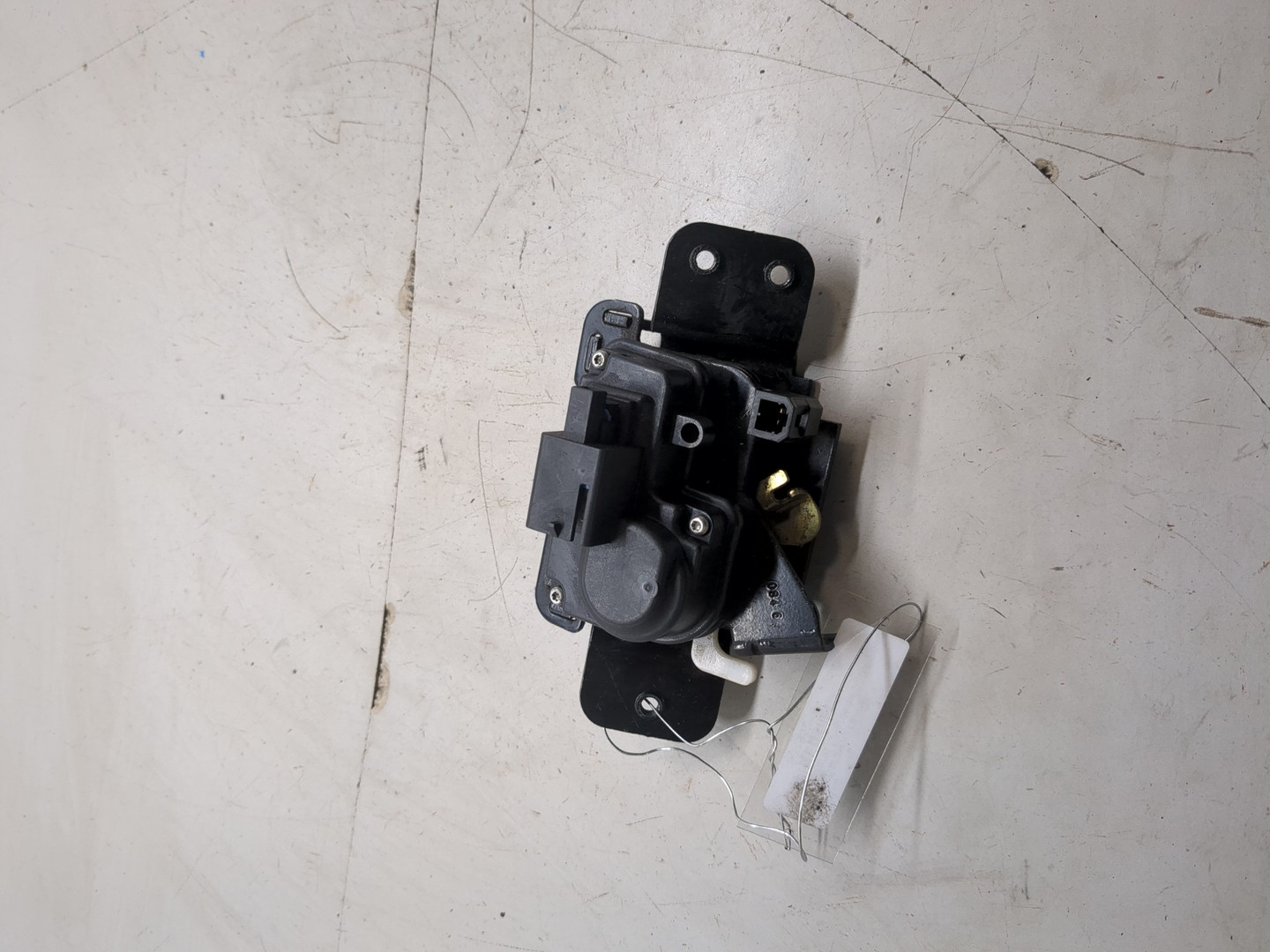 Замок багажника