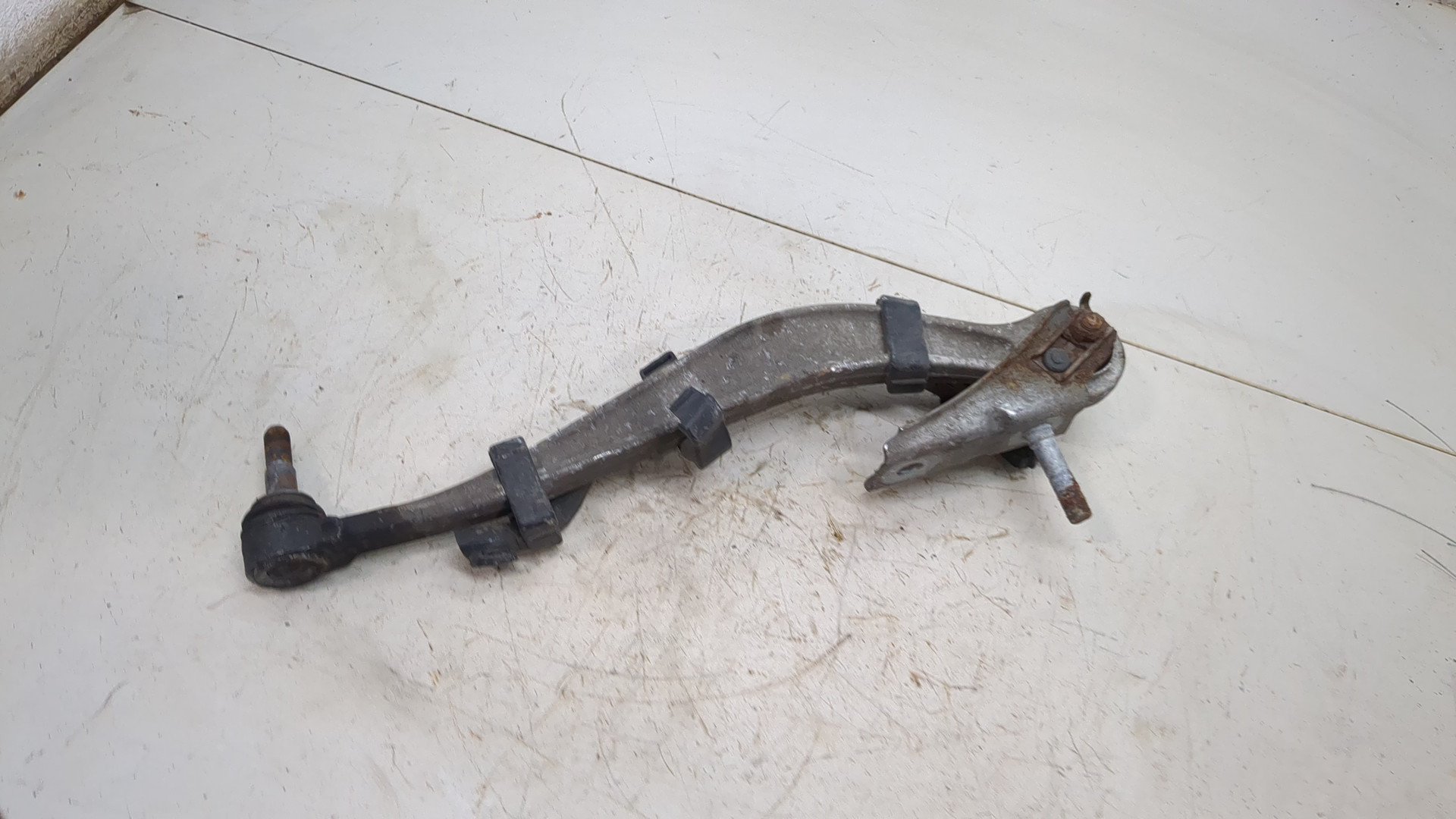 Рычаг задний левый