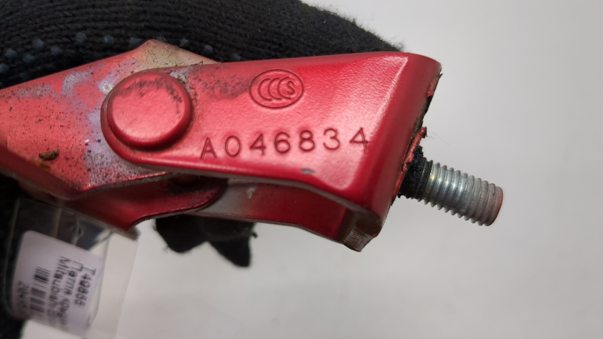 Петля крышки багажника