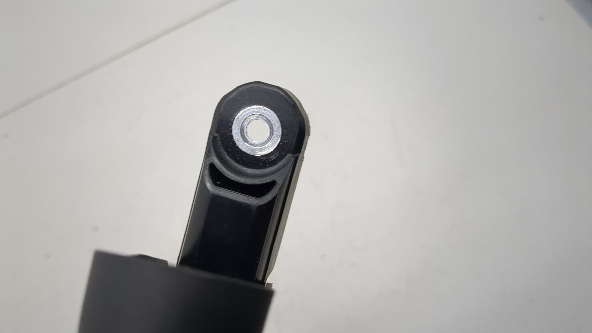 Поводок стеклоочистителя заднего