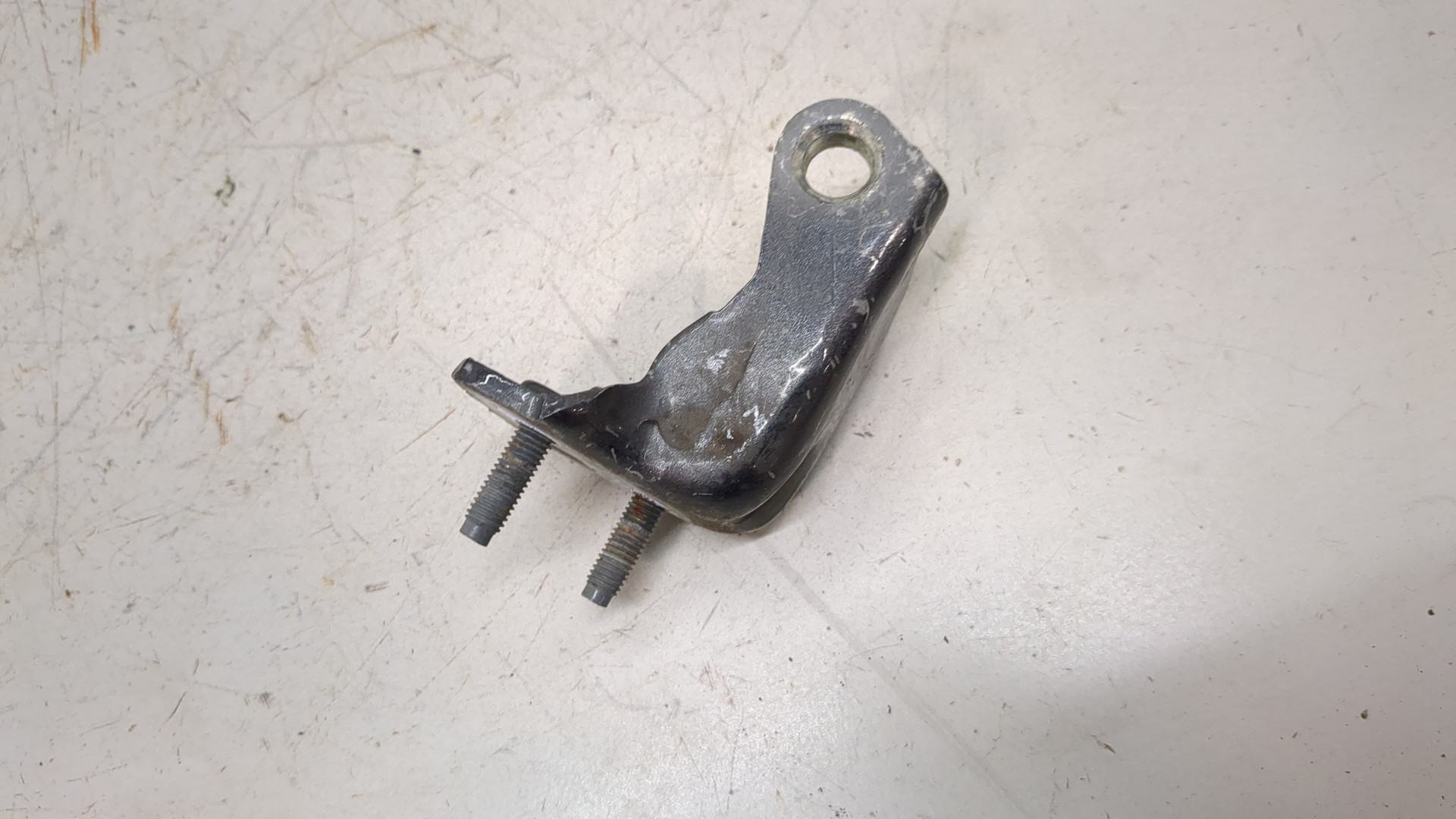 Петля двери