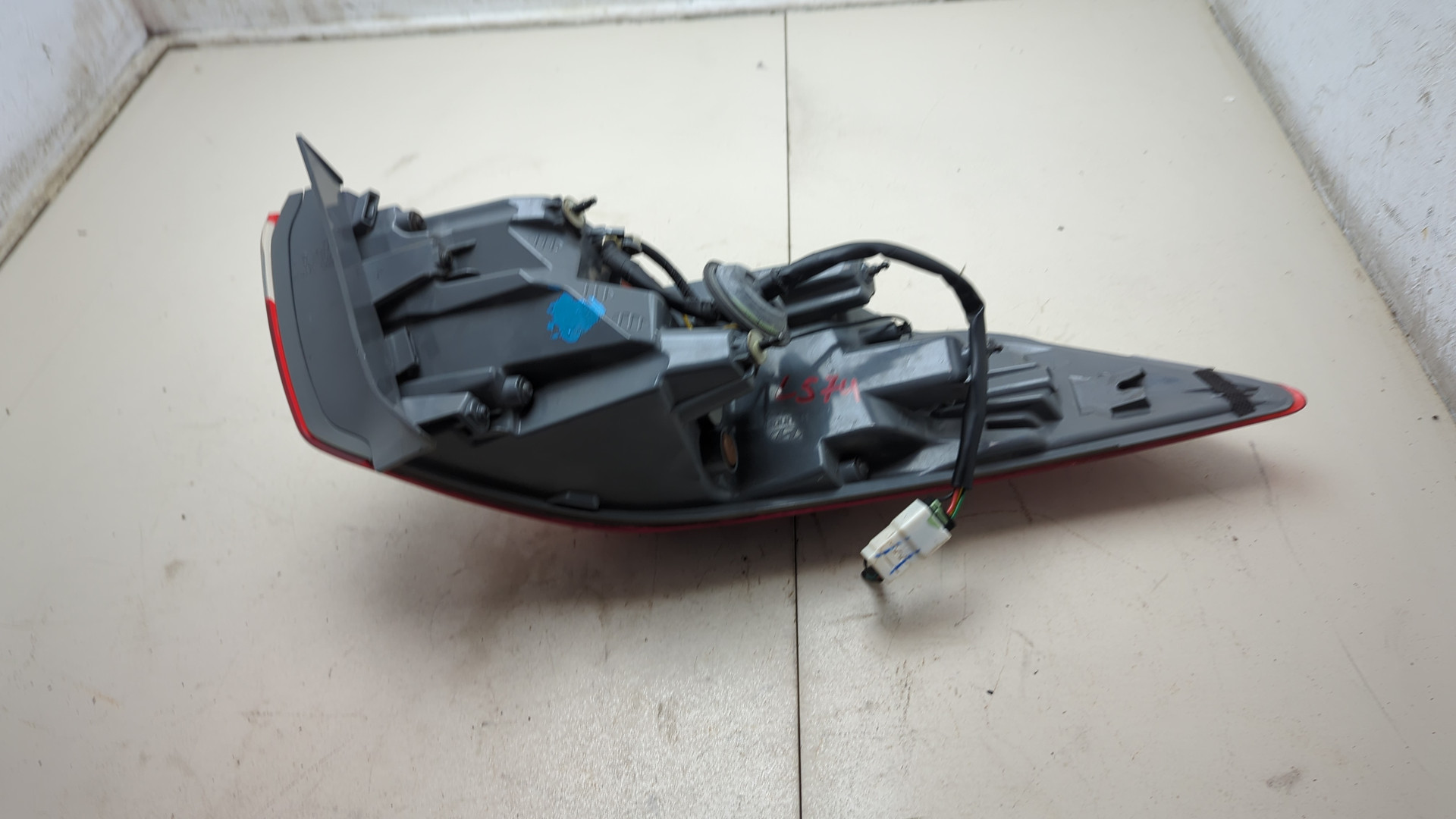 Фонарь задний правый