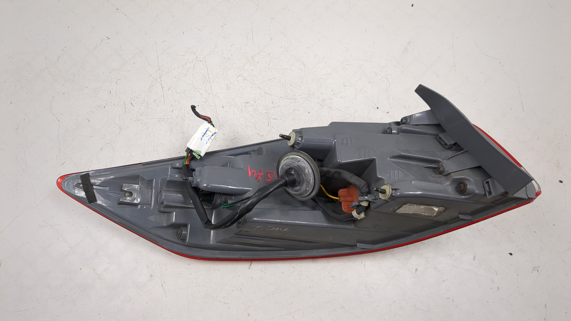 Фонарь задний правый