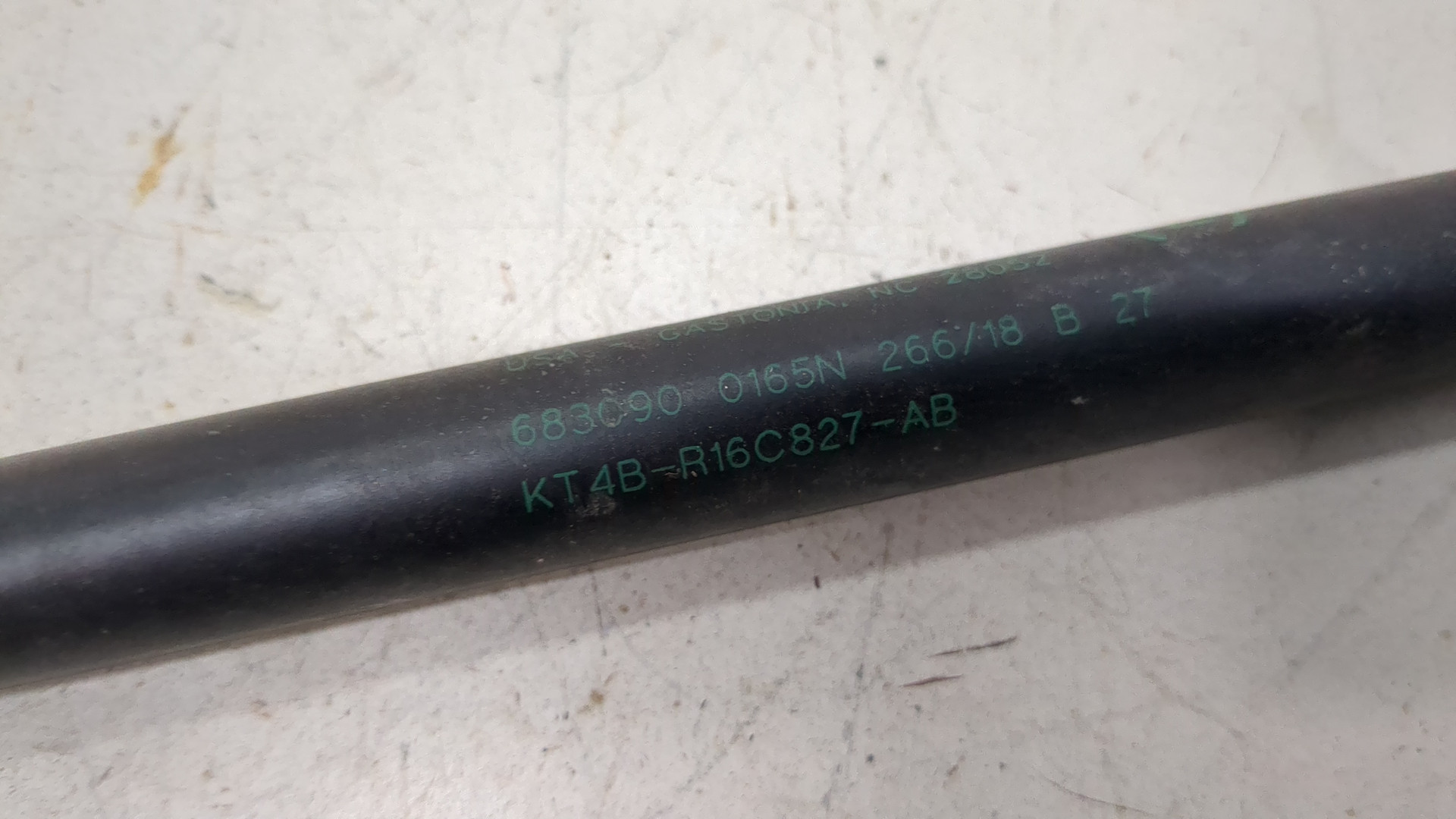 Амортизатор капота