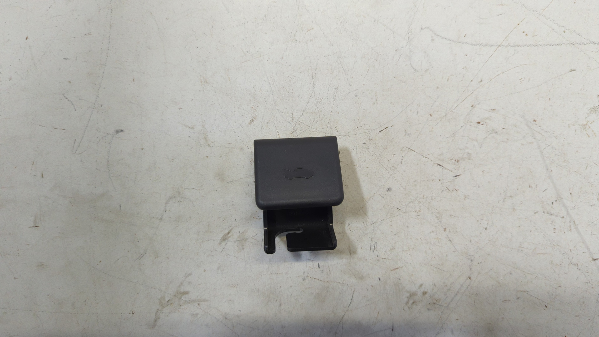 Ручка открывания капота