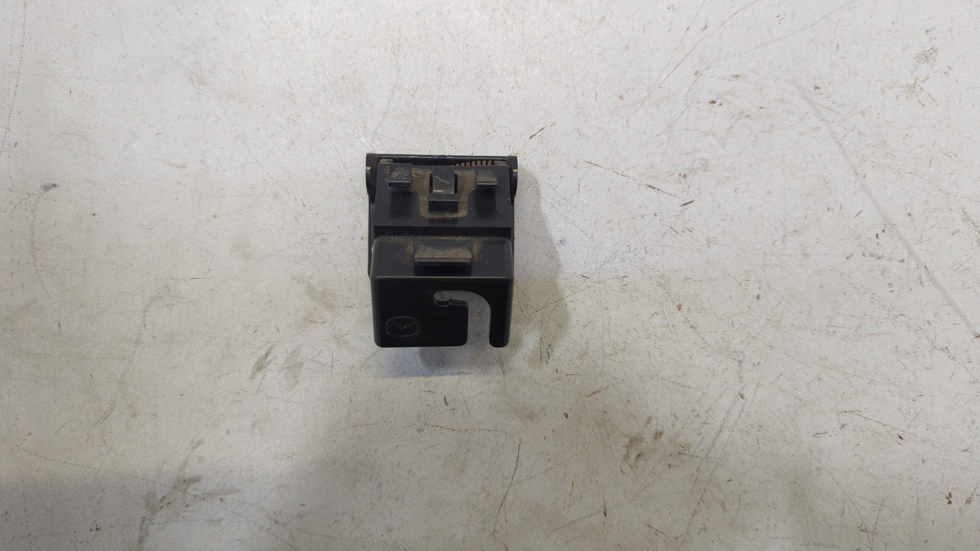 Ручка открывания капота