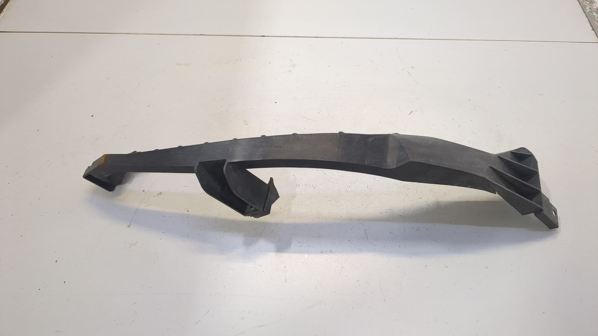 Кронштейн фар левый