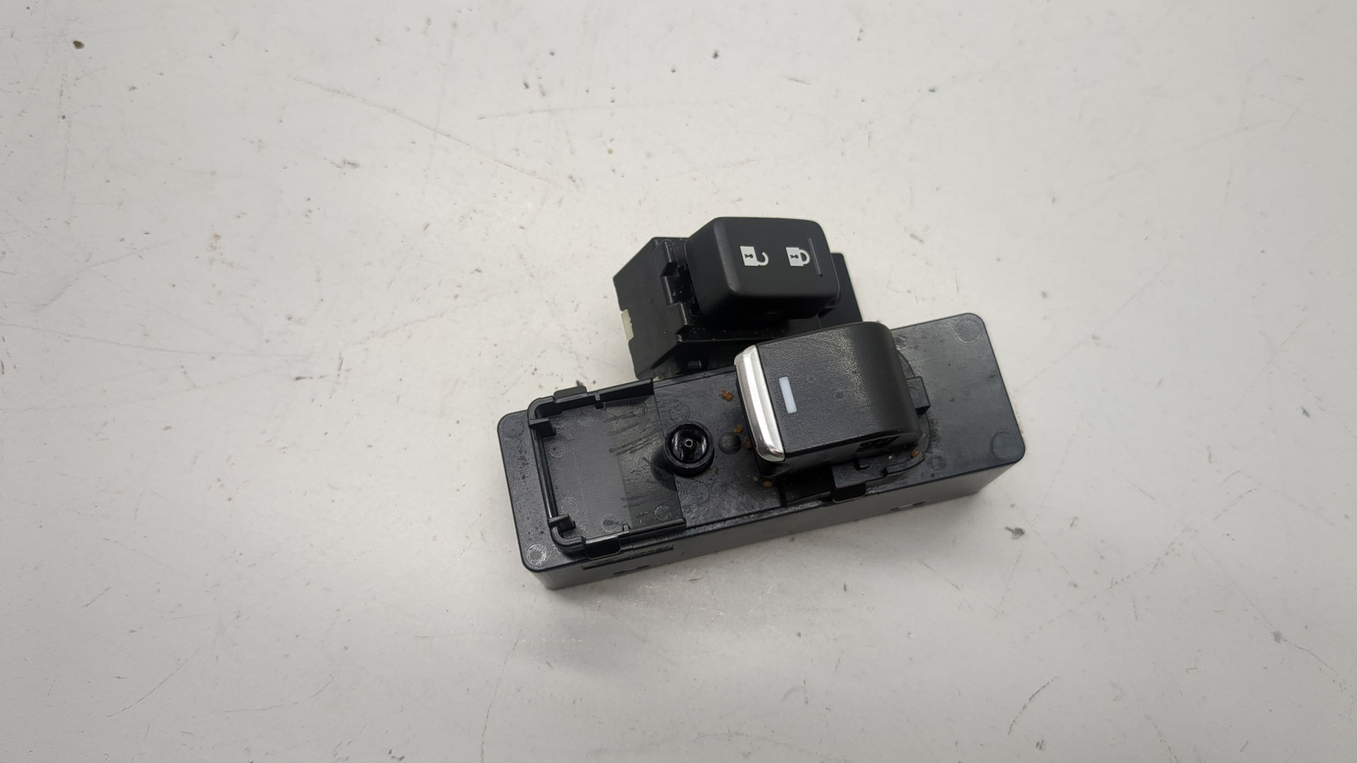 Кнопка стеклоподъемника