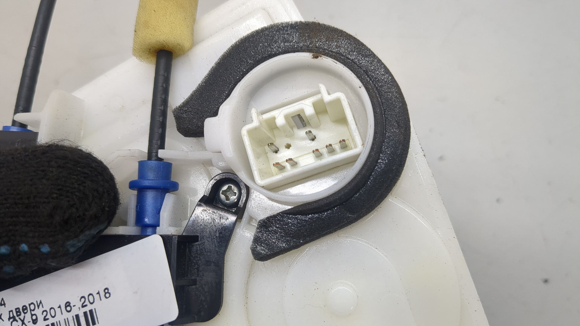 Замок двери передней правой