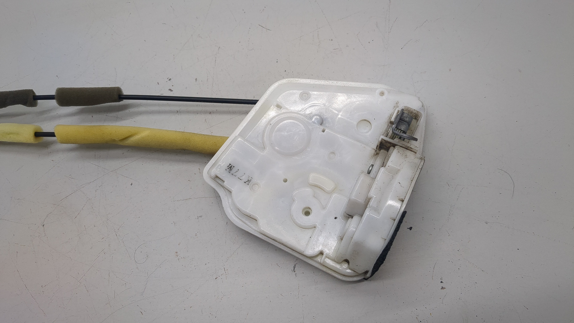 Замок двери передней правой