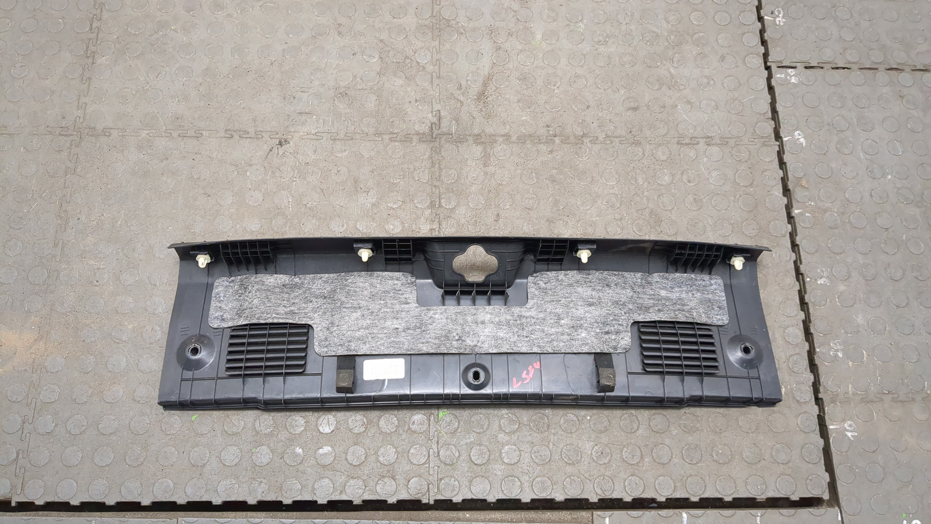 Обшивка багажника