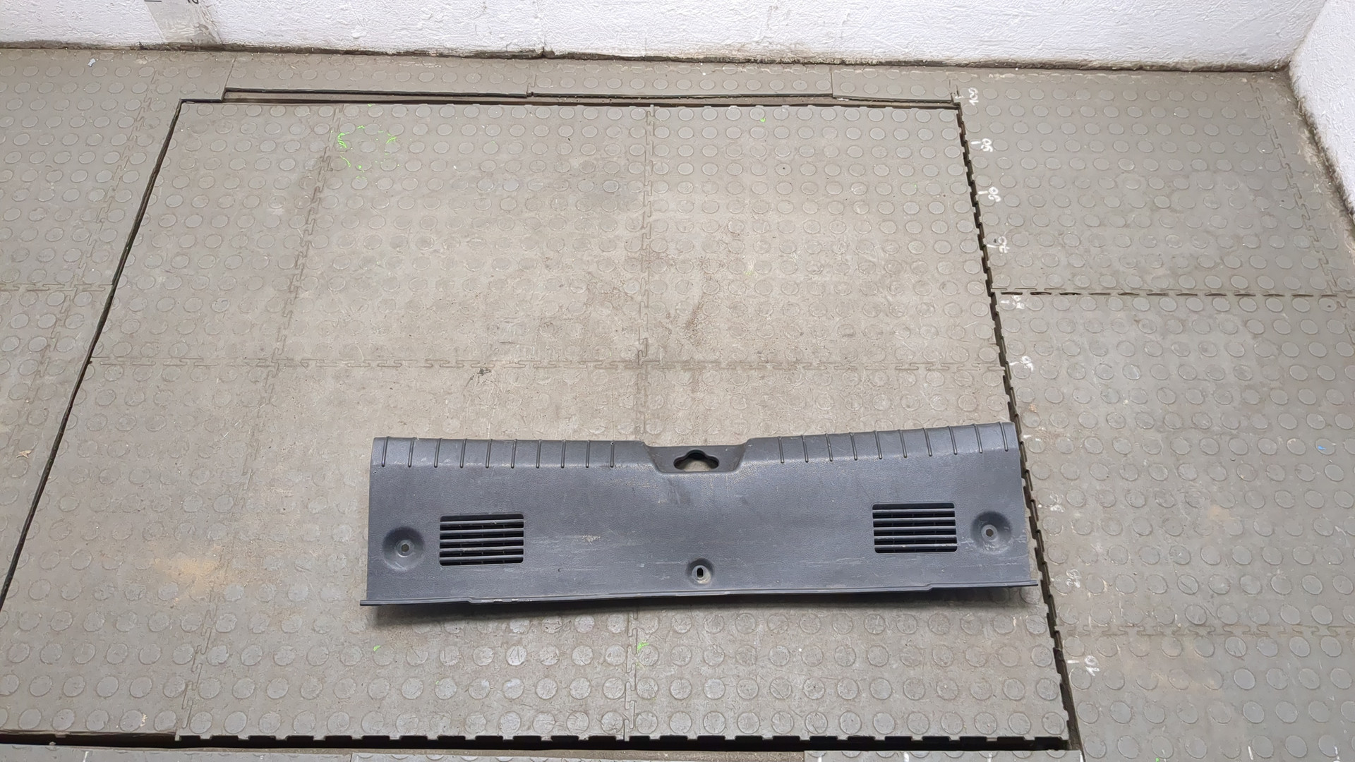 Обшивка багажника