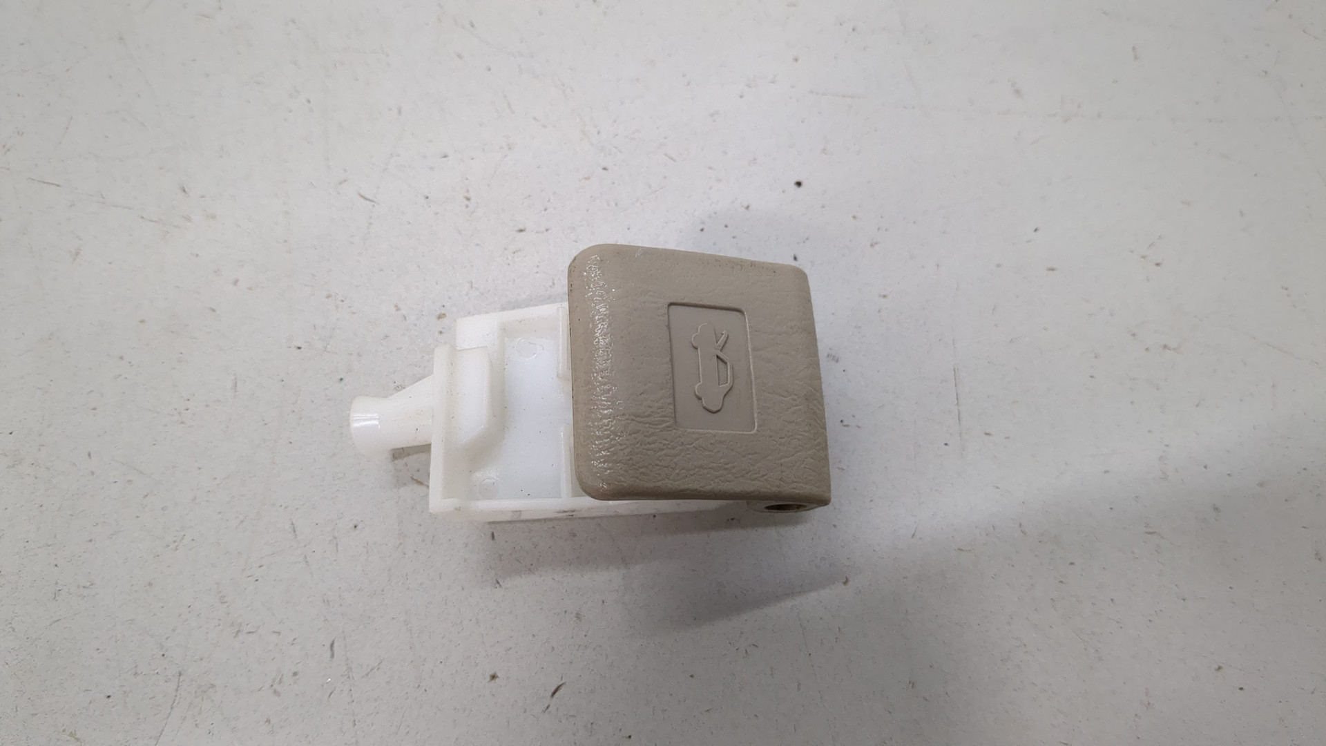 Ручка открывания капота