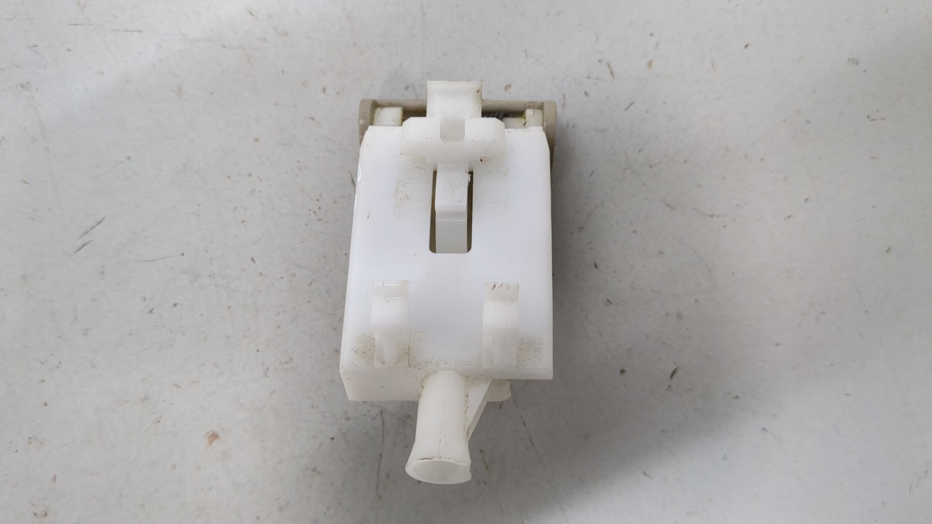 Ручка открывания капота