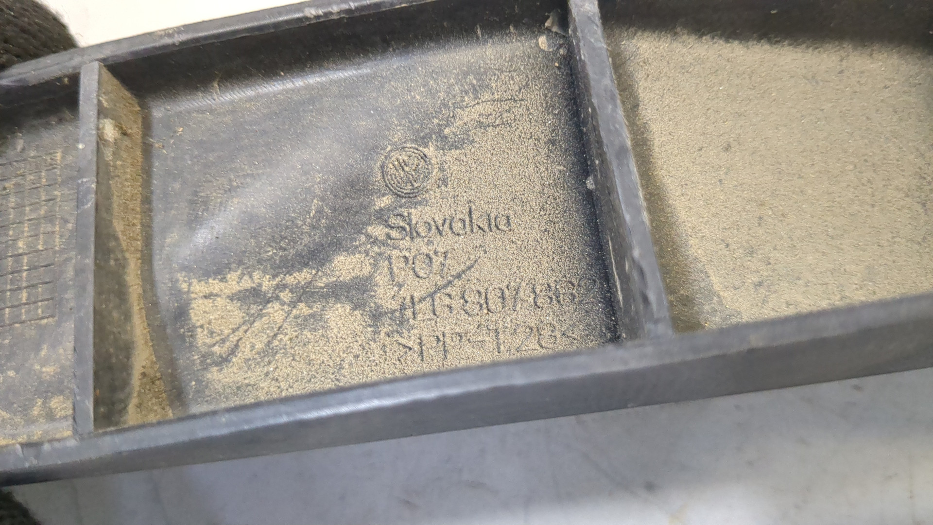 Кронштейн заднего бампера правый