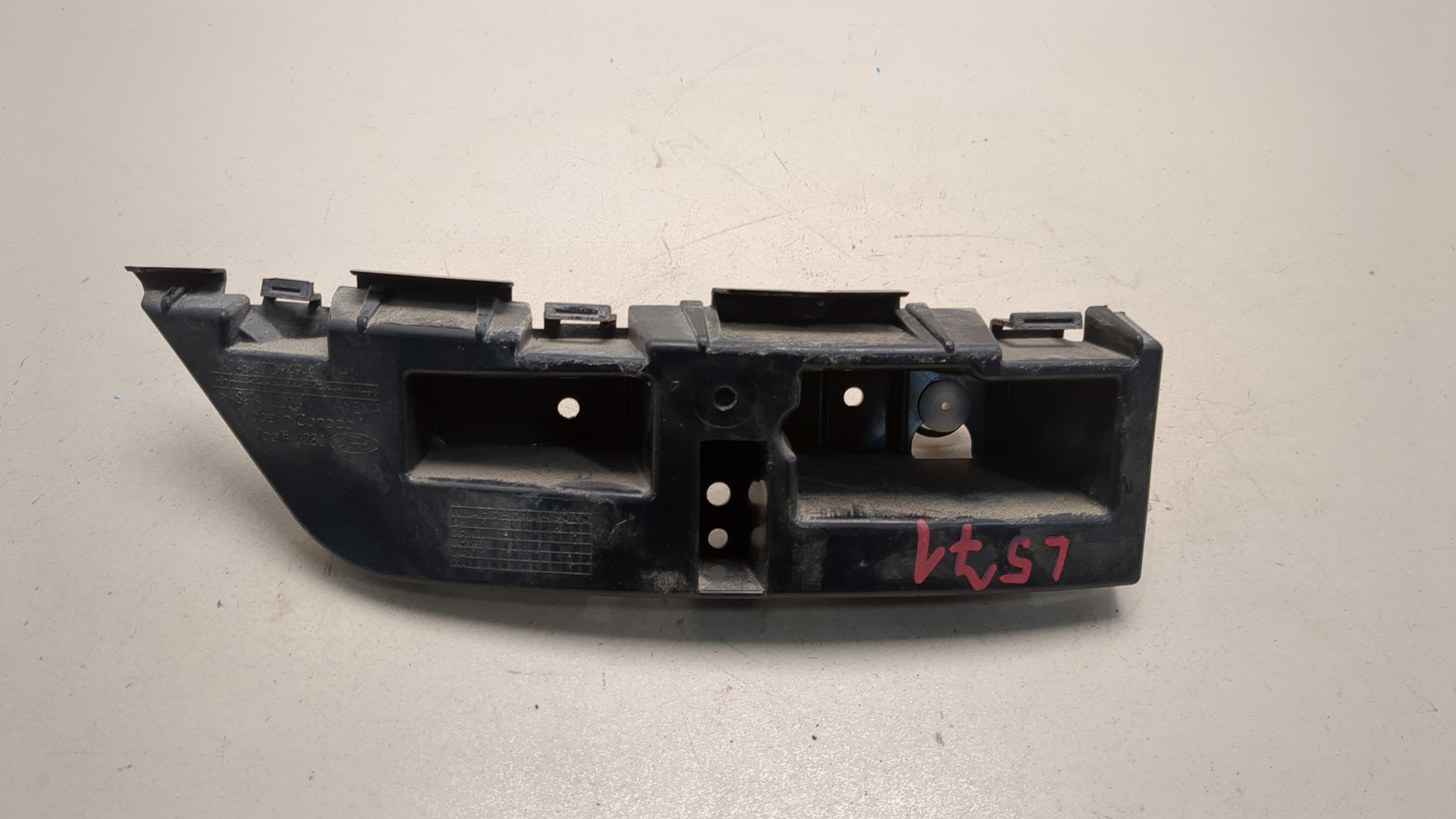 Кронштейн заднего бампера левый