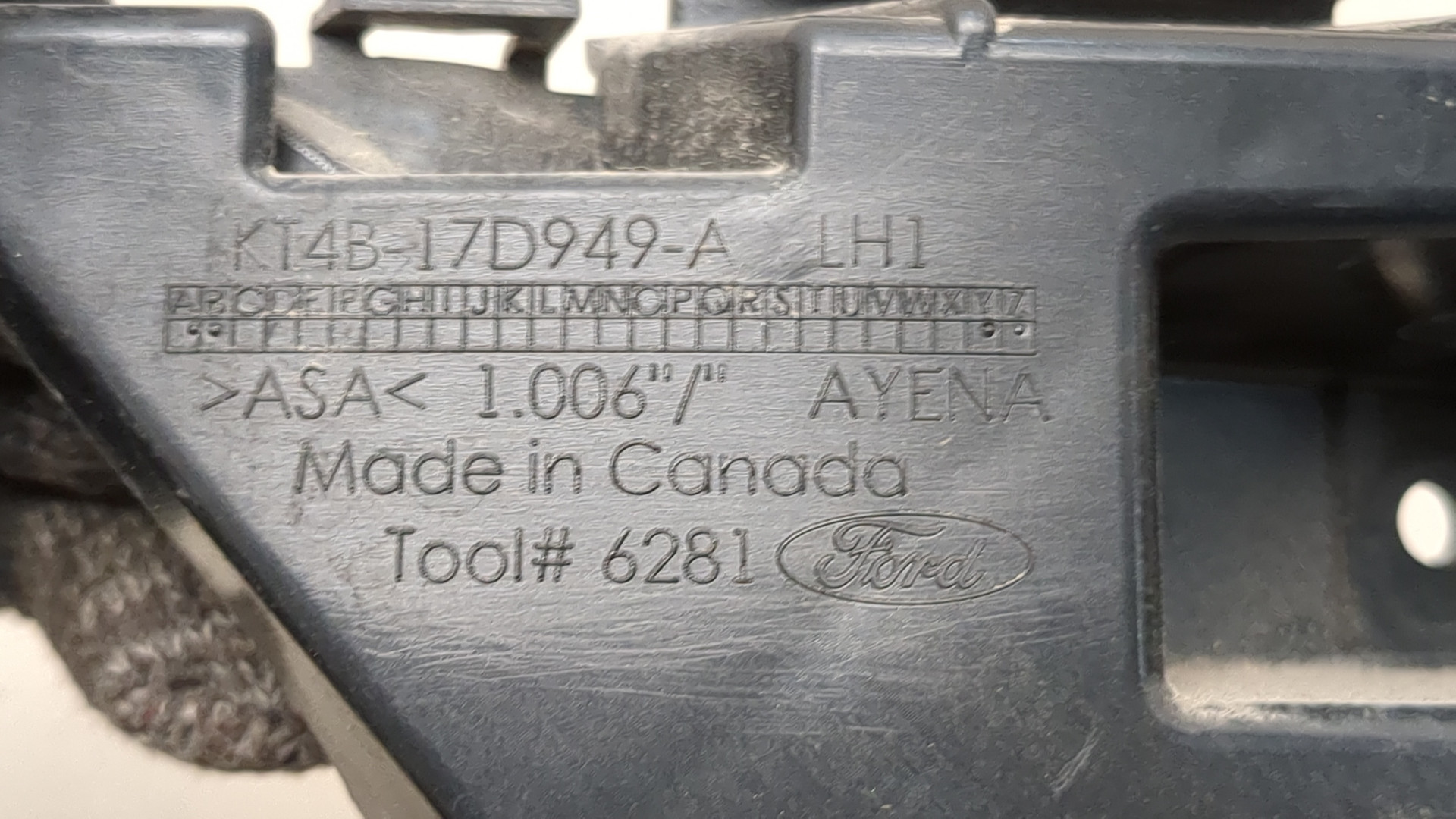 Кронштейн заднего бампера левый