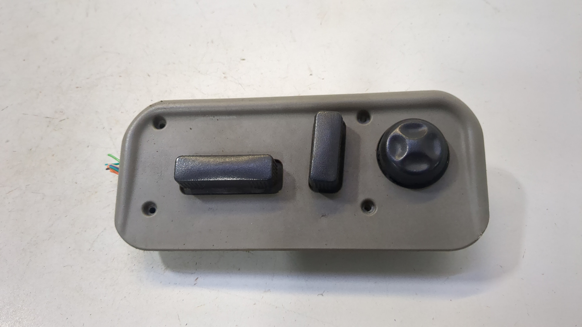 Кнопка регулировки сидения