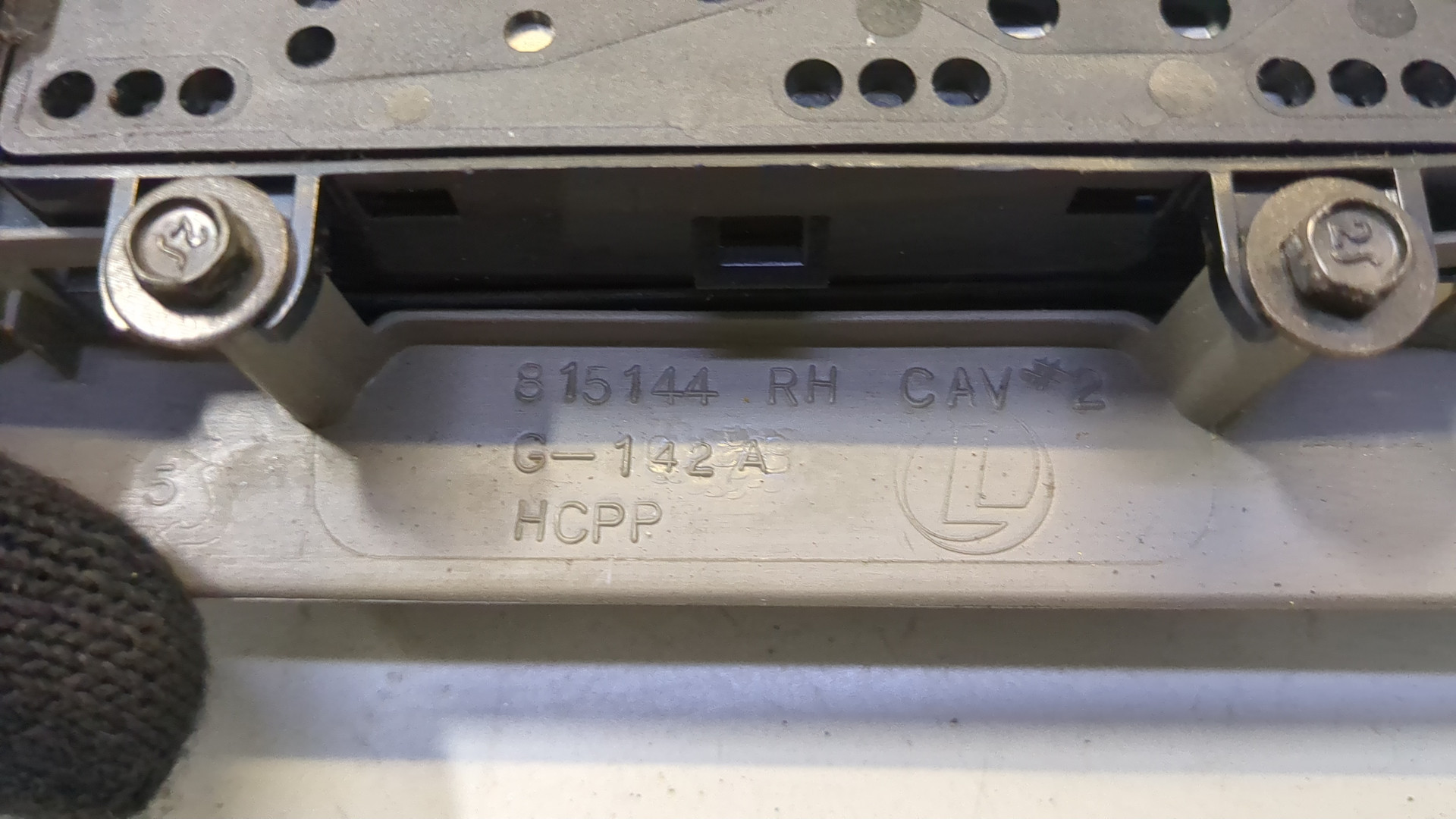 Кнопка регулировки сидения