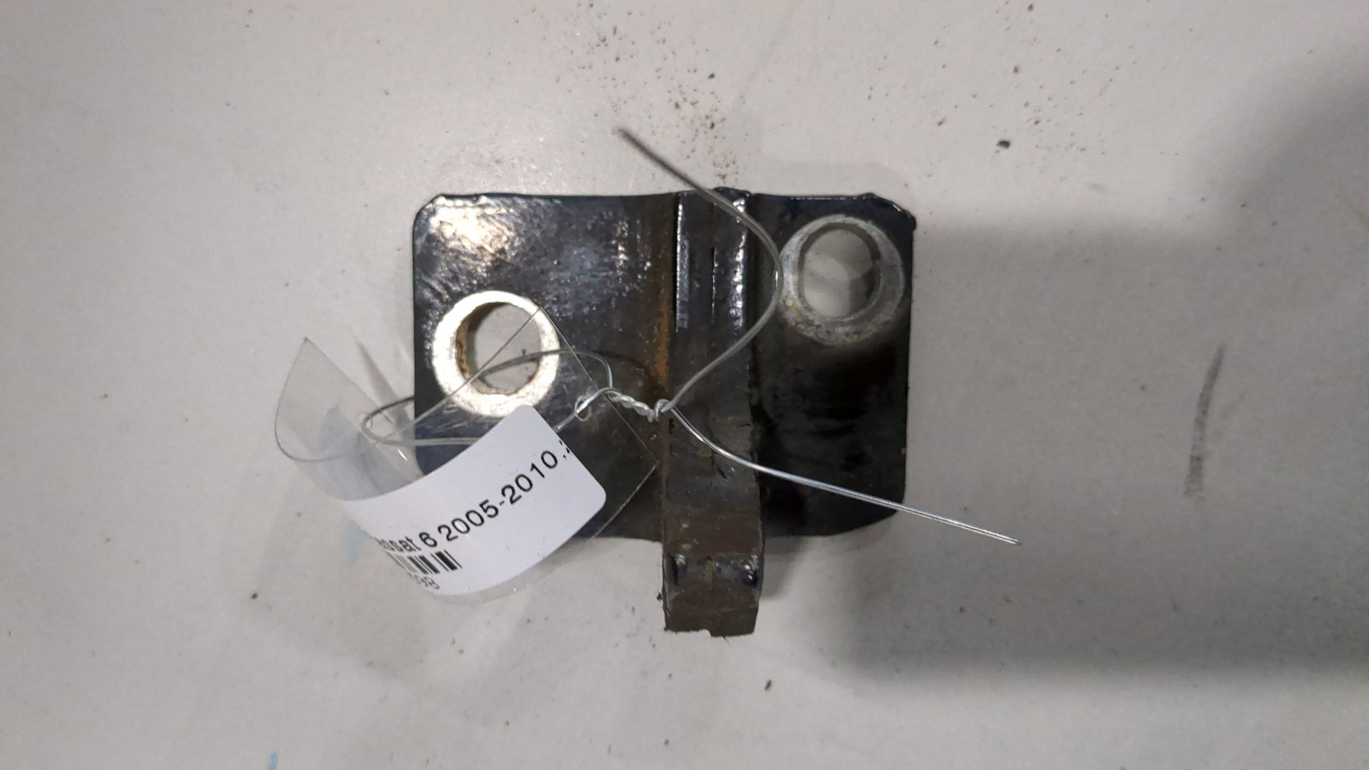 Петля двери