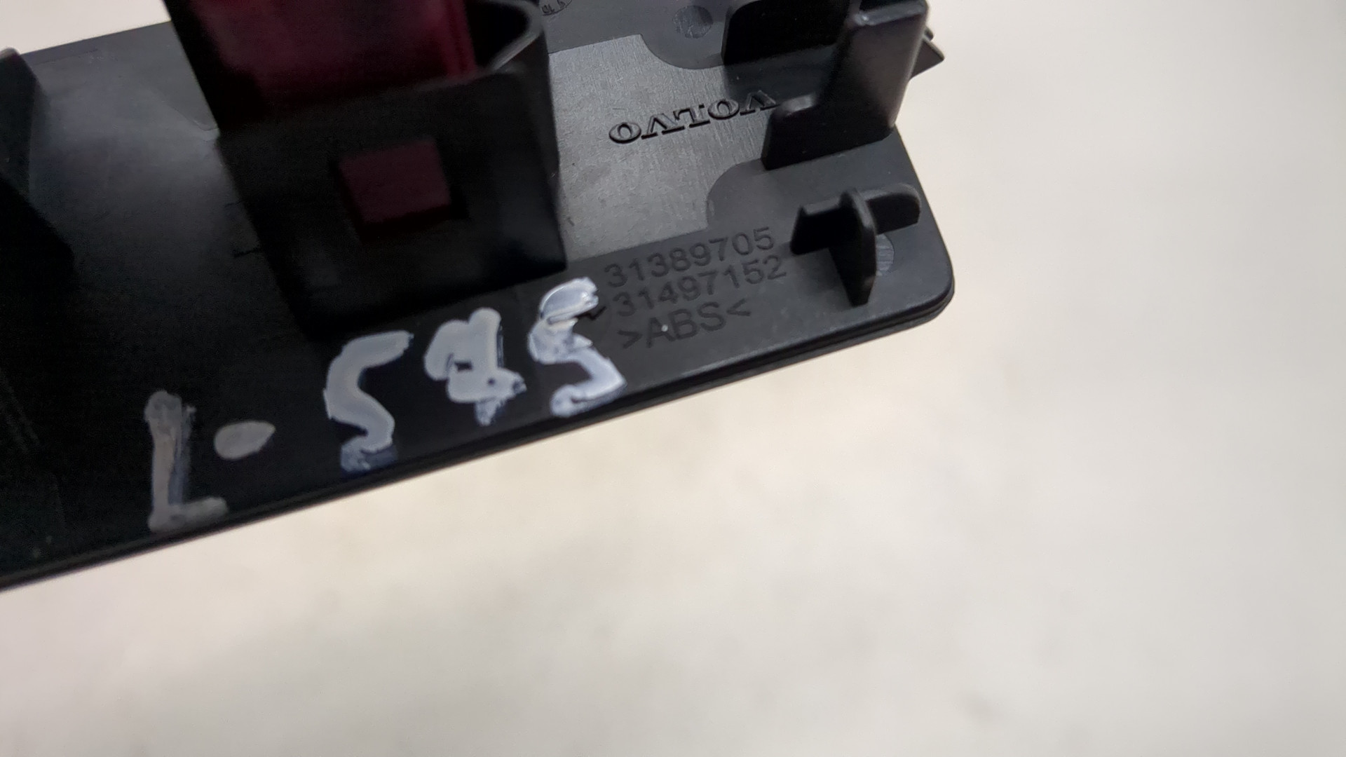 Гнездо AUX / USB IN