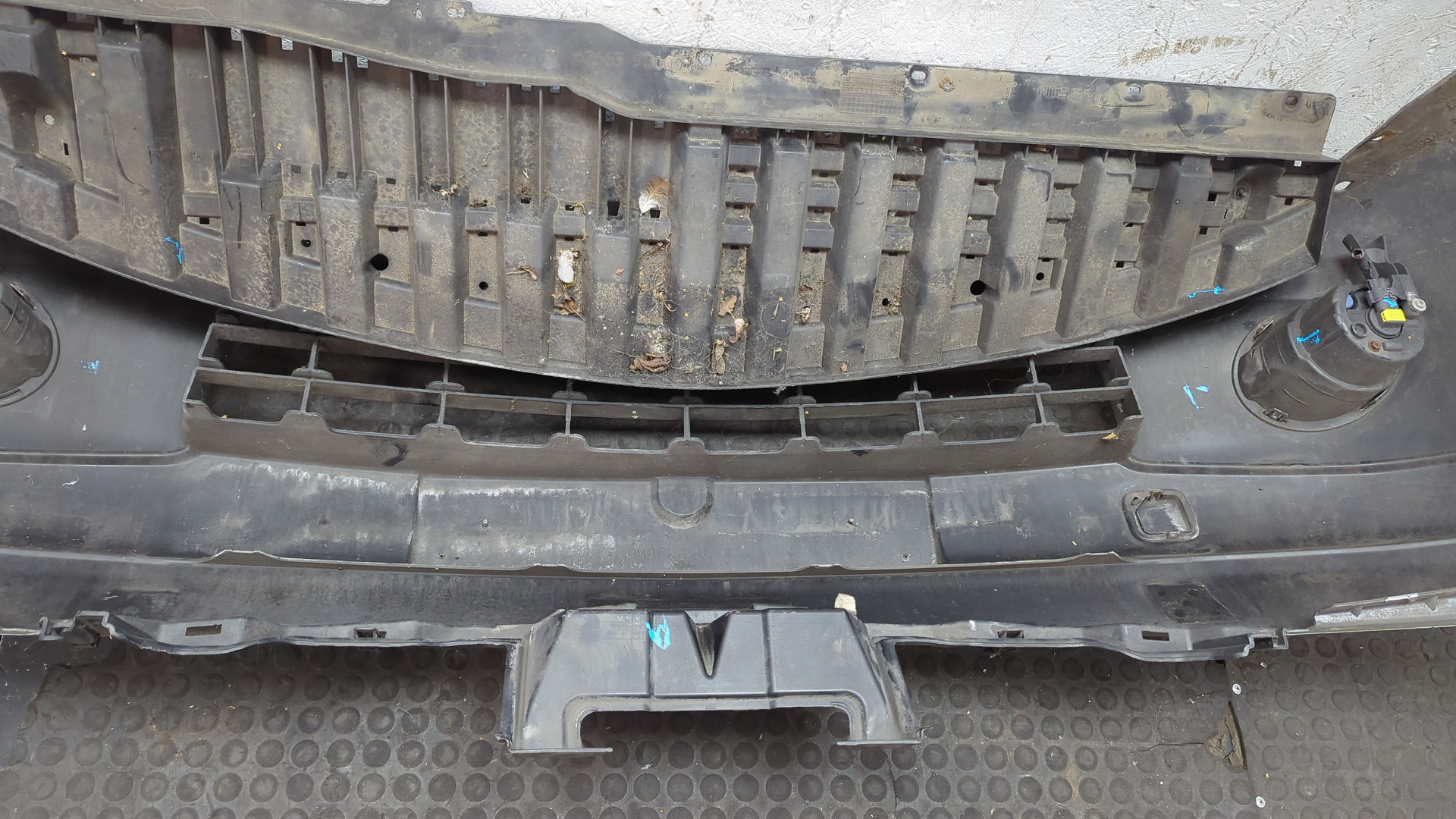 Бампер передний