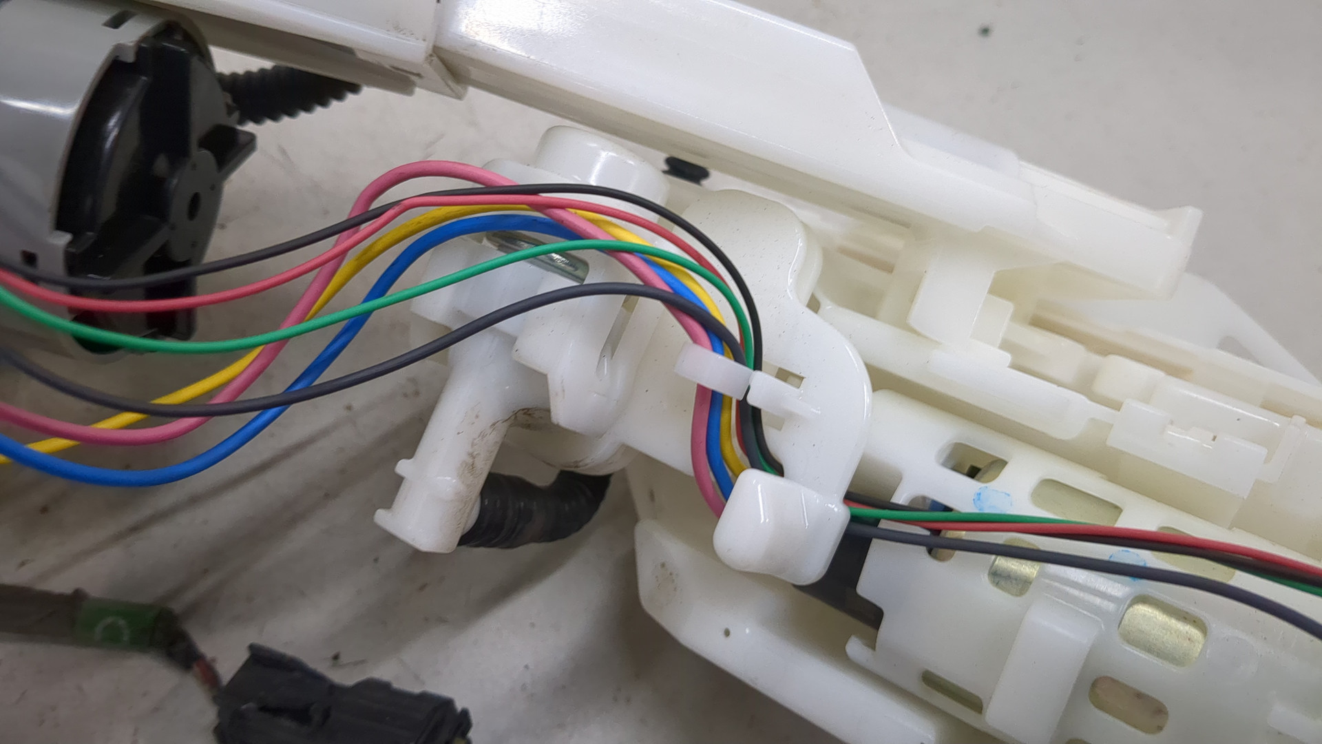 Насос топливный электрический