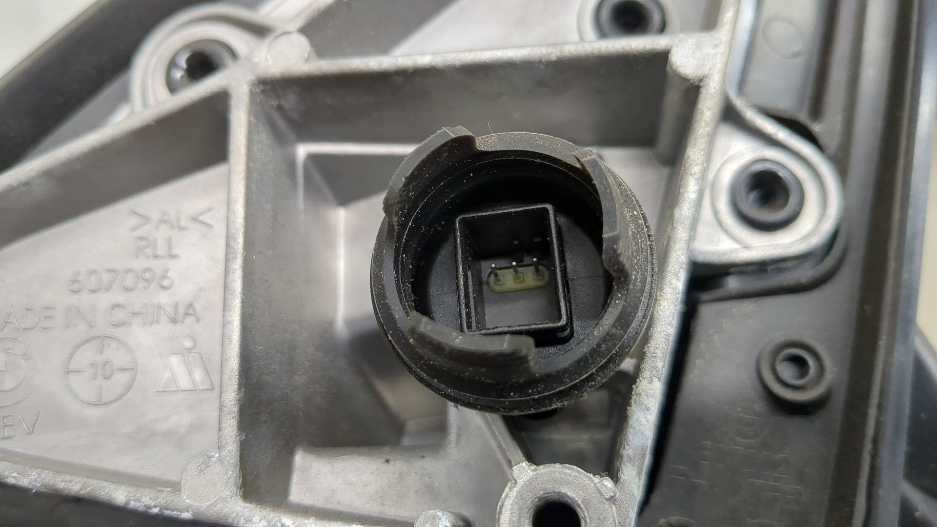 Зеркало правое электрическое