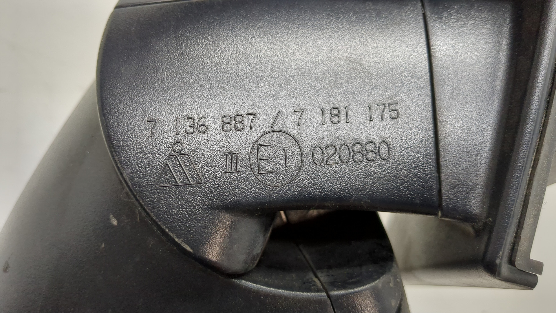 Зеркало правое электрическое