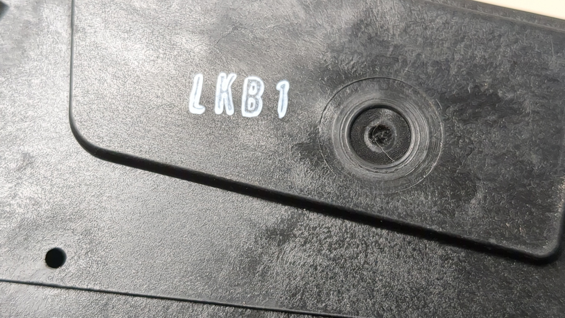 Активатор замка крышки бензобака